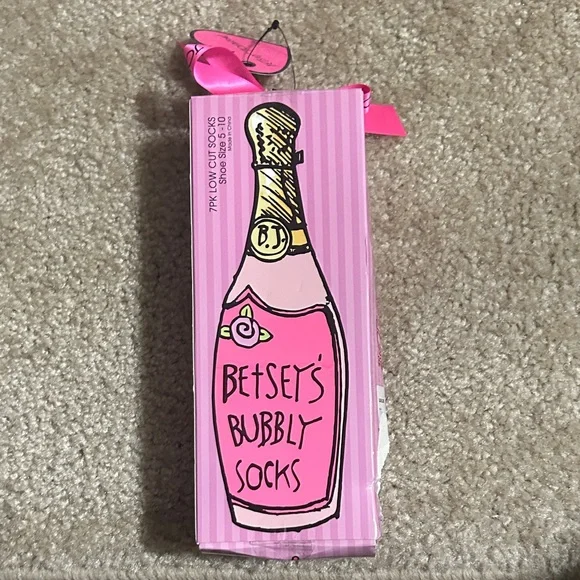 Betsey Johnson Pink White Bubbly 7 Socks Collection NIB - Picture 2 of 4